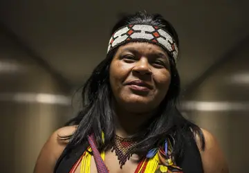 Sônia Guajajara diz que povos indígenas vivem crise humanitária