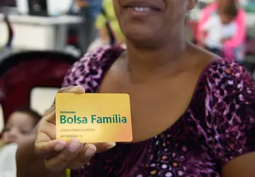 Bolsa Família voltará a exigir frequência escolar e vacinação