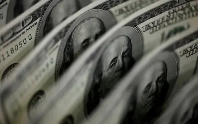 Dólar cai para R$ 5,14 com entrada de fluxos no país